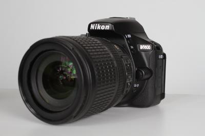 Nikon D5600 + AFS 18-105 mm F:3,5-5,6 VR