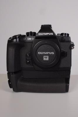 OLYMPUS E-M1 NU + GRIP HLD7