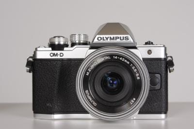 OLYMPUS EM10 MARK 2 + 14-42 mm PANCAKE