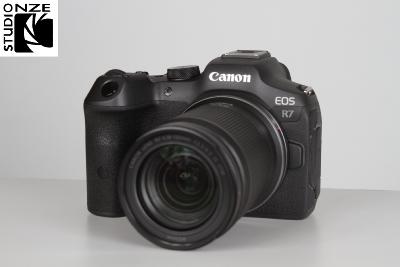 CANON EOS R7 + RFS 18-150 mm STM